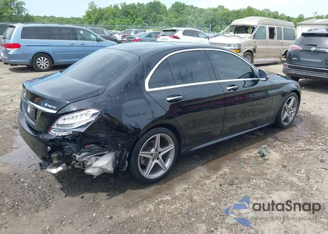 2017 Mercedes-Benz C 300 4Matic/Luxury 4Matic/Sport 4Matic z USA, uszkodzony, nr VIN 55SWF4KB2HU223960